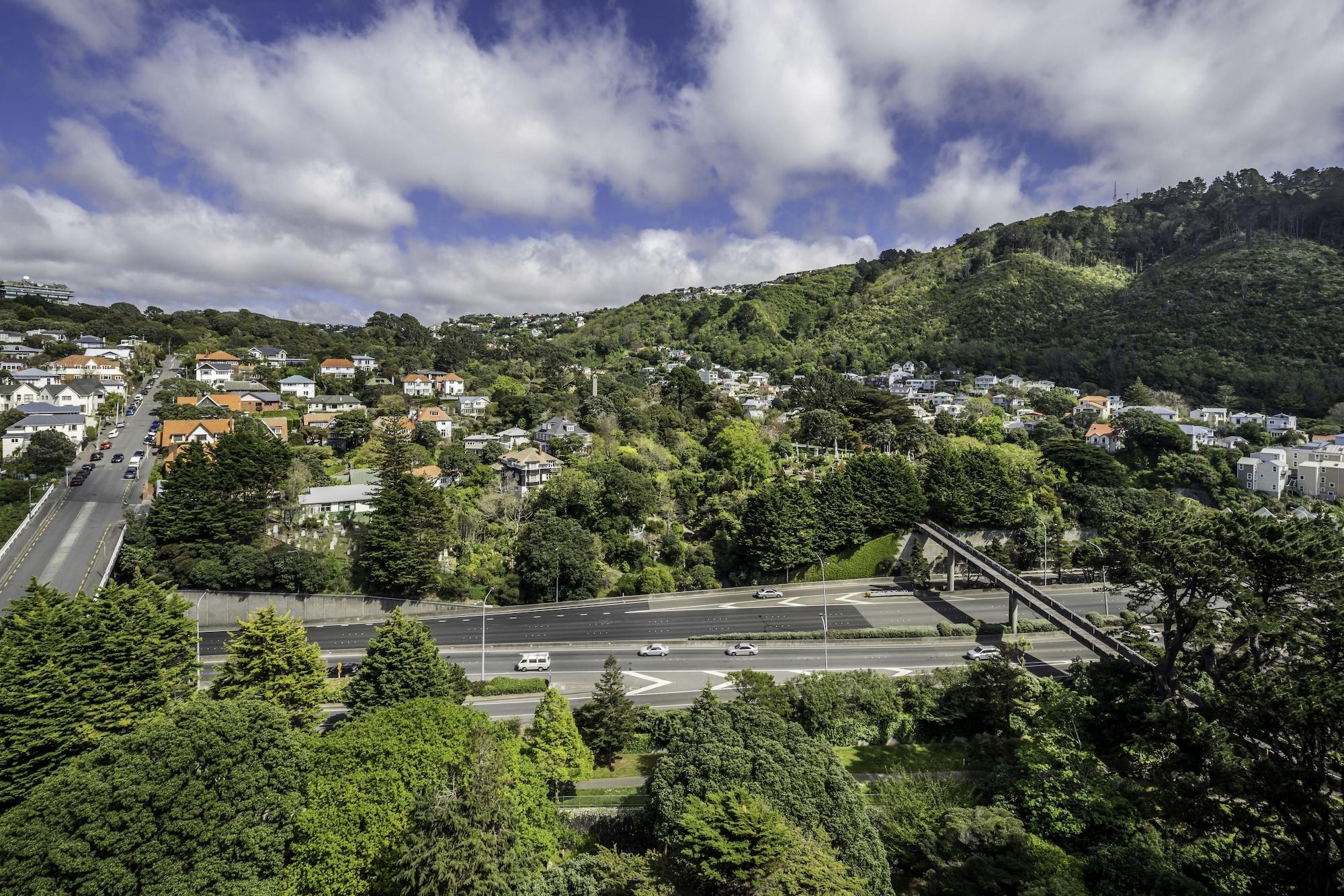 Bolton Hotel Ουέλλινγκτον Εξωτερικό φωτογραφία View of the suburb from the west
