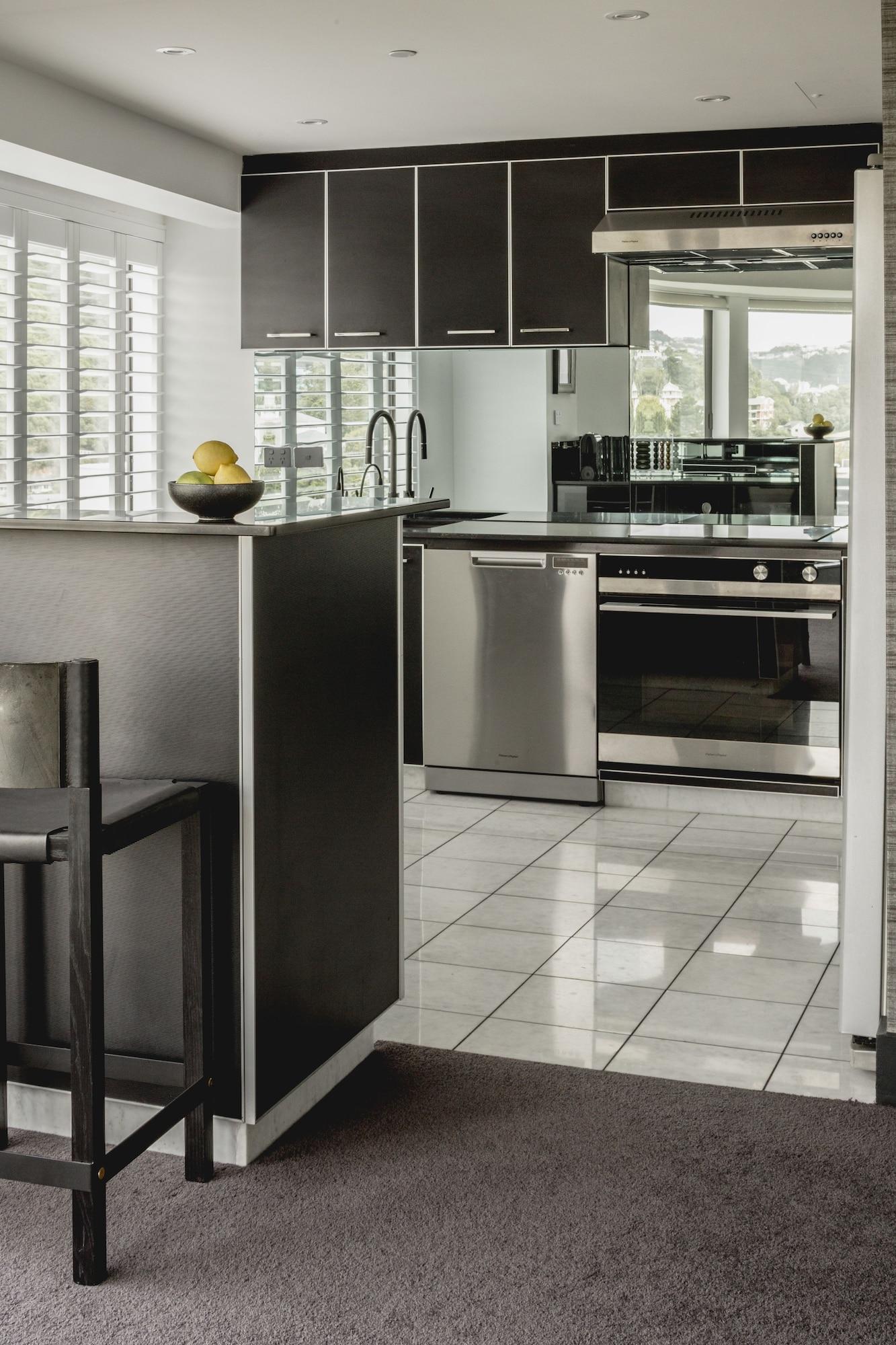 Bolton Hotel Ουέλλινγκτον Εξωτερικό φωτογραφία A kitchen with a granite floor