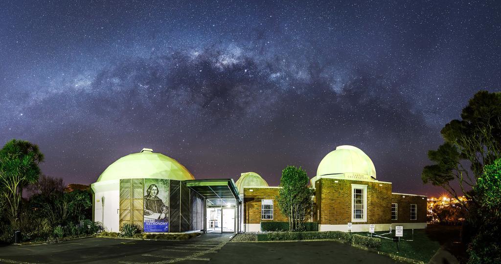 Bolton Hotel Ουέλλινγκτον Εξωτερικό φωτογραφία The observatory at night